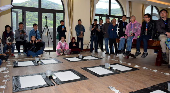 北爱尔兰艺术家 Alastair Maclennan 在山西站的演出